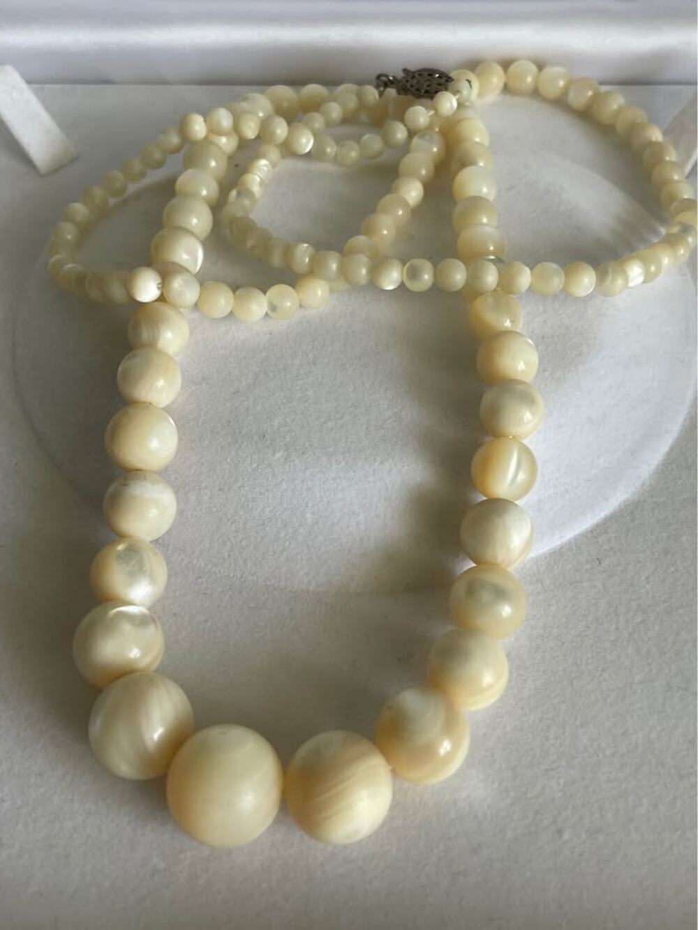 Mother of Pearl graduated necklace 34 inches